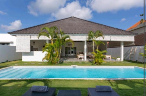 Spacious 3br villa, 5min Batu Belig Beach